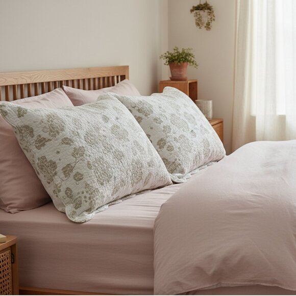 The Global Collection Quilted Floral Pillow Shams Scalloped Trim White Beige - Picture 3 of 8